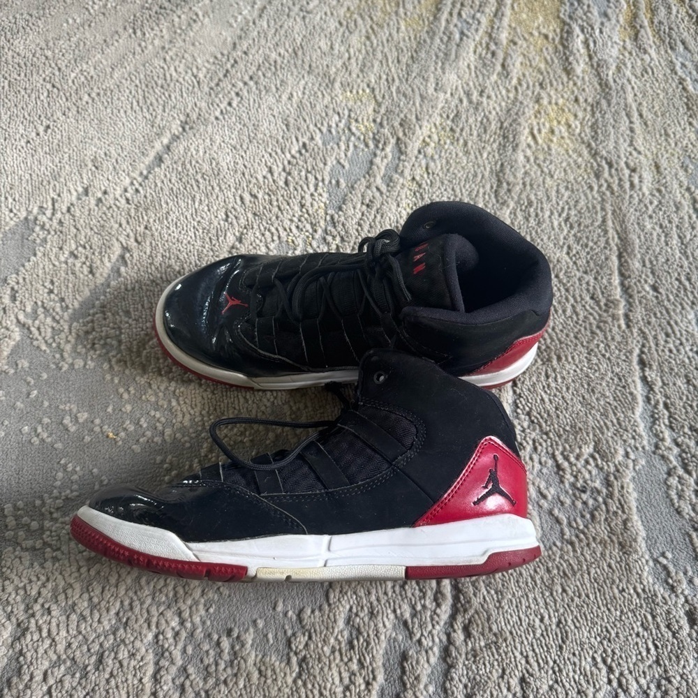 Nike Air Jordan Aura max shoes sneakers black white red AQ9216-006 Youth 3